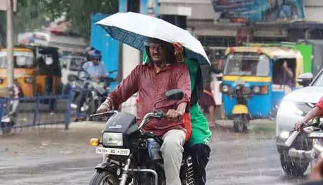 Tamil Nadu : अगले 2 घंटों तक 15 जिलों में बारिश की संभावना Tamil Nadu : अगले 2 घंटों तक 15 जिलों में बारिश की संभावना