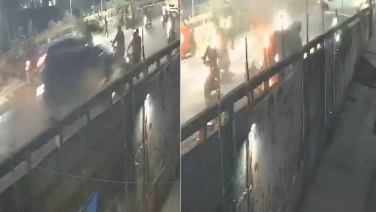 Thane : शिवसेना नेता के ड्राइवर को हार्ट अटैक, अंबरनाथ फ्लाईओवर पर कंट्रोल खोया; 4 की मौत, 4 घायल Thane : शिवसेना नेता के ड्राइवर को हार्ट अटैक, अंबरनाथ फ्लाईओवर पर कंट्रोल खोया; 4 की मौत, 4 घायल