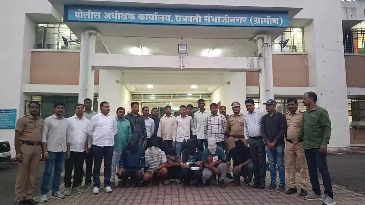 छत्रपति संभाजीनगर: डिजिटल गैंबलिंग हब चलाने के आरोप में 9 पढ़े-लिखे युवक गिरफ्तार छत्रपति संभाजीनगर: डिजिटल गैंबलिंग हब चलाने के आरोप में 9 पढ़े-लिखे युवक गिरफ्तार