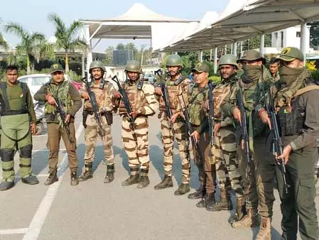 जम्मू एयरपोर्ट पर CISF की बहु-एजेंसी मॉक ड्रिल जम्मू एयरपोर्ट पर CISF की बहु-एजेंसी मॉक ड्रिल