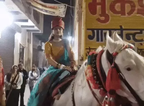 Narnaul: नारनौल में बच्ची ने झांसी की रानी की तरह निकाला रैली Narnaul: नारनौल में बच्ची ने झांसी की रानी की तरह निकाला रैली