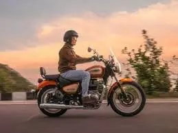 Royal Enfield Meteor 350 : स्पेशल एडिशन लॉन्च, कीमत सिर्फ इतनी Royal Enfield Meteor 350 : स्पेशल एडिशन लॉन्च, कीमत सिर्फ इतनी