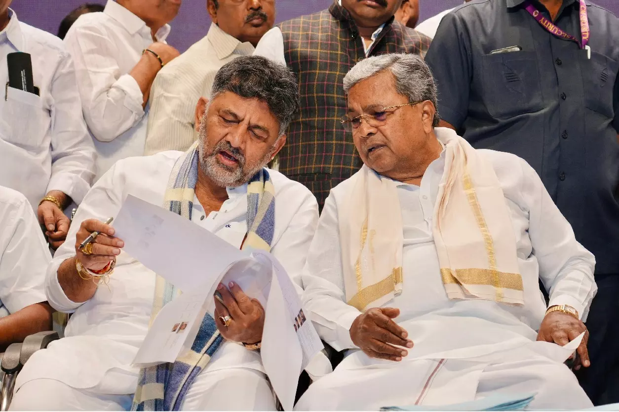 Shivakumar : हमें सिद्धारमैया की बात ध्यान से सुननी होगी Shivakumar : हमें सिद्धारमैया की बात ध्यान से सुननी होगी