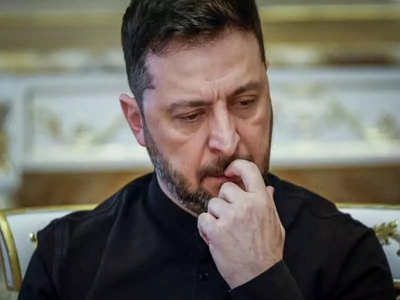 Ukraine के US शांति प्लान पर ज़ेलेंस्की: इज्ज़त खोनी पड़ेगी या बड़ा पार्टनर खोने का खतरा Ukraine के US शांति प्लान पर ज़ेलेंस्की: इज्ज़त खोनी पड़ेगी या बड़ा पार्टनर खोने का खतरा