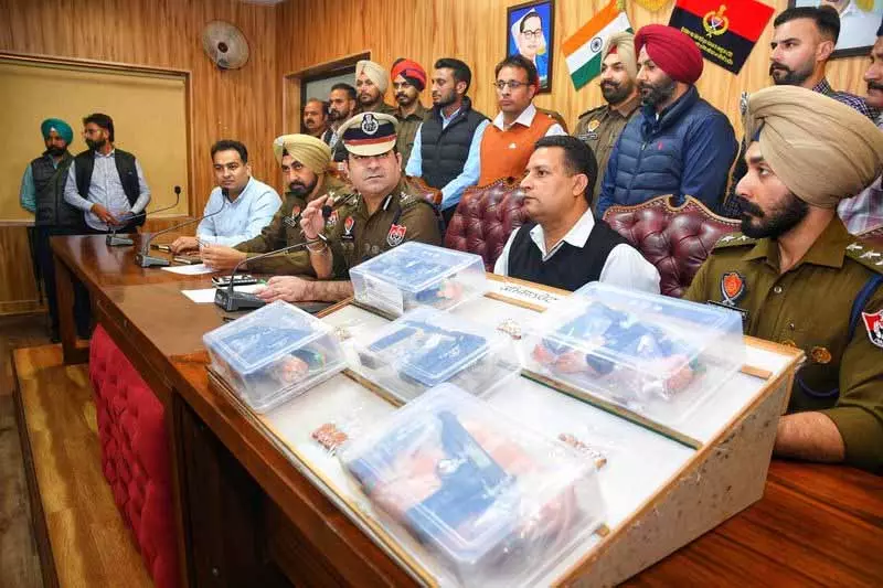 पंजाब में आतंक फैलाने के लिए ISI दूसरे राज्यों से युवाओं को हायर कर रही: पुलिस पंजाब में आतंक फैलाने के लिए ISI दूसरे राज्यों से युवाओं को हायर कर रही: पुलिस