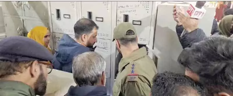 Kupwara पुलिस ने जीएमसी हंदवाड़ा में निरीक्षण अभियान चलाया Kupwara पुलिस ने जीएमसी हंदवाड़ा में निरीक्षण अभियान चलाया