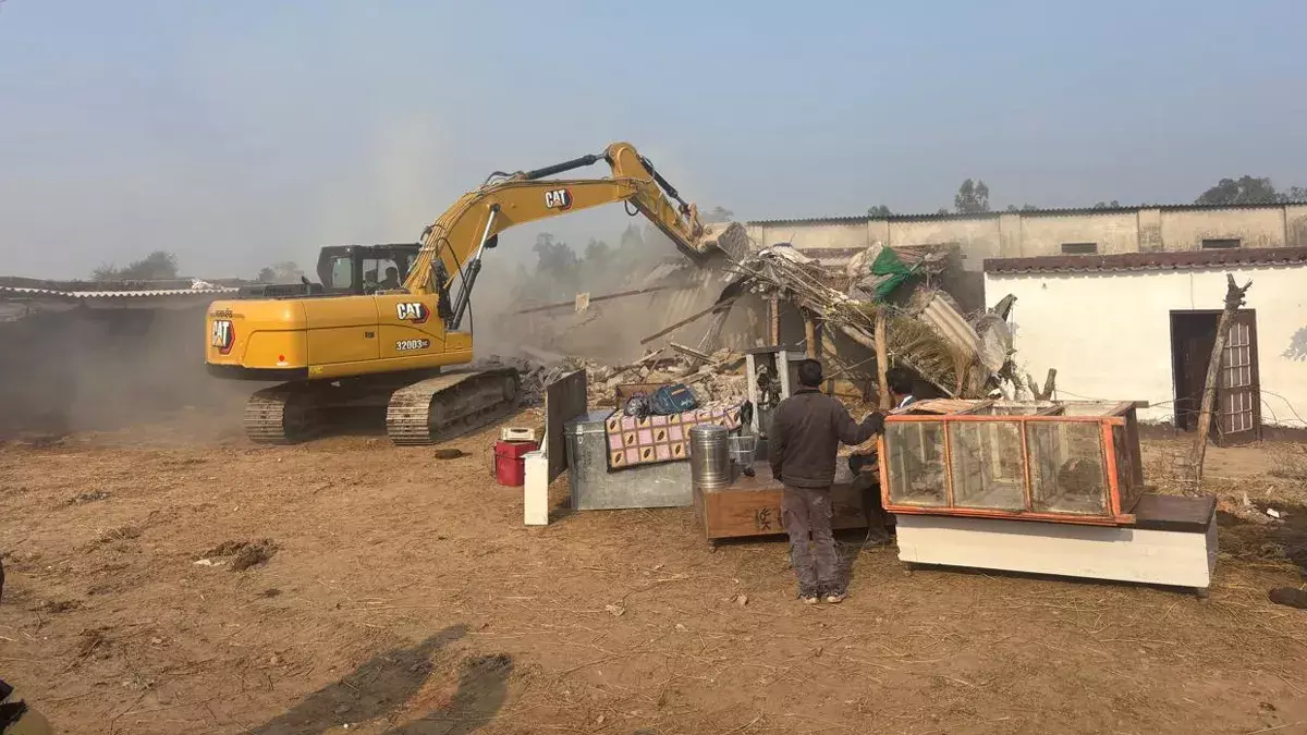 Jammu: एनडीपीएस अपराधियों से 130 कनाल सरकारी भूमि कब्जे से छुड़ाई Jammu: एनडीपीएस अपराधियों से 130 कनाल सरकारी भूमि कब्जे से छुड़ाई