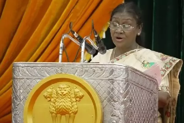 राष्ट्रपति मुर्मू ने आंध्र में सत्य साईं बाबा के जन्म शताब्दी समारोह में भाग लिया राष्ट्रपति मुर्मू ने आंध्र में सत्य साईं बाबा के जन्म शताब्दी समारोह में भाग लिया