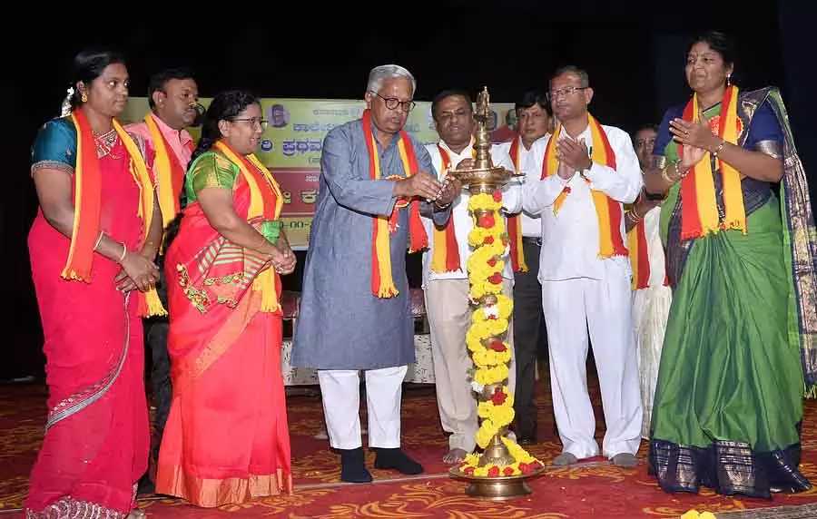 Kolar : कन्नड़-पुरुषोत्तम बिलिमाले भाषाई और सांस्कृतिक संकट में Kolar : कन्नड़-पुरुषोत्तम बिलिमाले भाषाई और सांस्कृतिक संकट में