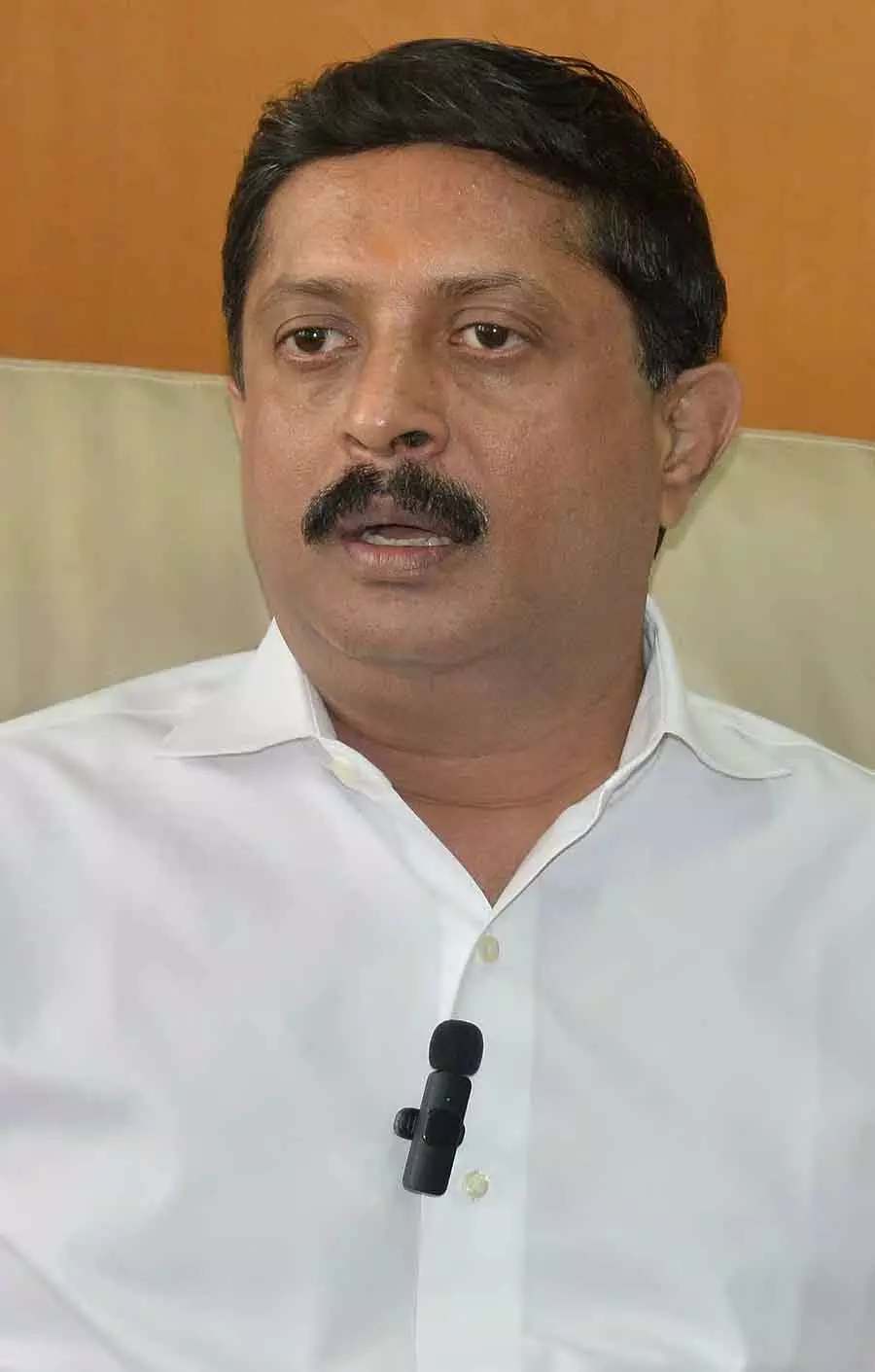 विधायक शायद हाईकमान से बात करने दिल्ली गए हैं: Bairati Suresh विधायक शायद हाईकमान से बात करने दिल्ली गए हैं: Bairati Suresh