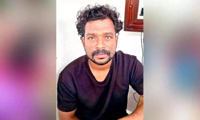 Kerala : युवक को चाकू मारकर हत्या करने की कोशिश करने के आरोप में संदिग्ध गिरफ्तार Kerala : युवक को चाकू मारकर हत्या करने की कोशिश करने के आरोप में संदिग्ध गिरफ्तार