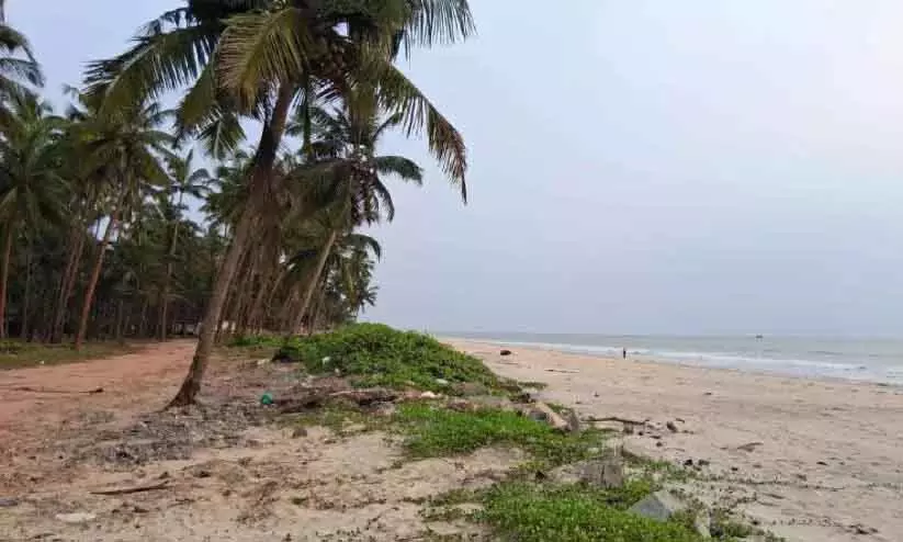 Kerala : मट्टुल में सीवॉल का निर्माण पूरा नहीं हुआ है Kerala : मट्टुल में सीवॉल का निर्माण पूरा नहीं हुआ है