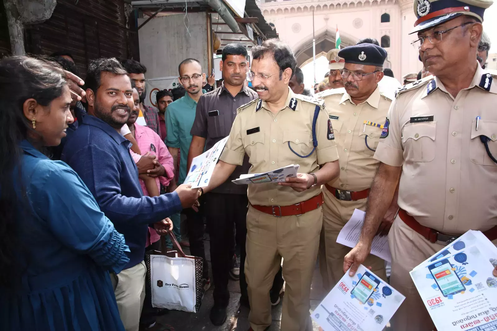 Telangana : साइबर अपराधी जनता के डर और लालच का फ़ायदा उठा रहे हैं सज्जनार Telangana : साइबर अपराधी जनता के डर और लालच का फ़ायदा उठा रहे हैं सज्जनार