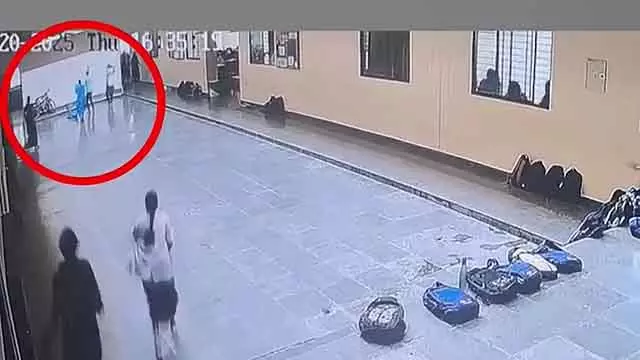 Andhra : नर्सिंग स्टूडेंट ने कॉलेज बिल्डिंग से कूदकर सुसाइड कर लिया Andhra : नर्सिंग स्टूडेंट ने कॉलेज बिल्डिंग से कूदकर सुसाइड कर लिया