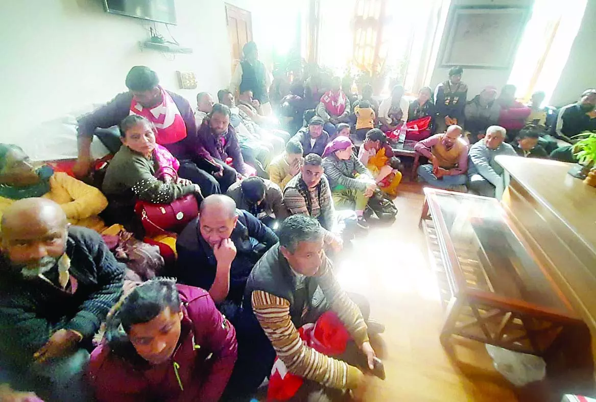 सीटू ने तीन घंटे घेरा मेयर कार्यालय सीटू ने तीन घंटे घेरा मेयर कार्यालय