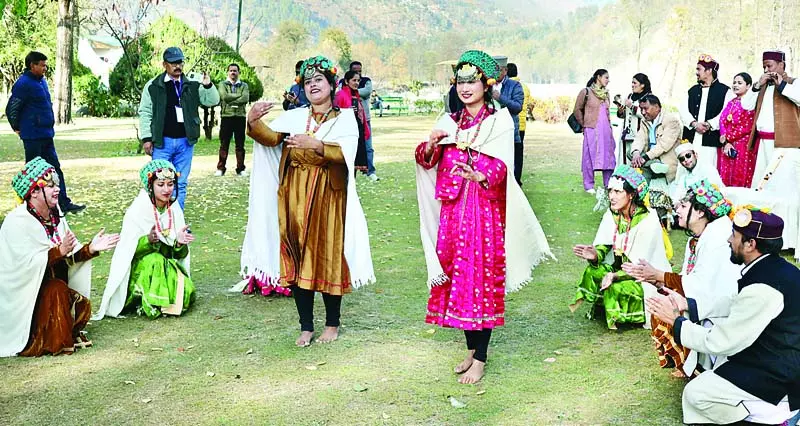 हिमाचली धुनों पर थिरके देशभर के अधिकारी हिमाचली धुनों पर थिरके देशभर के अधिकारी