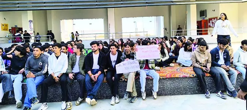 बंदला हाइड्रो कालेज में छात्रों ने किया प्रदर्शन बंदला हाइड्रो कालेज में छात्रों ने किया प्रदर्शन