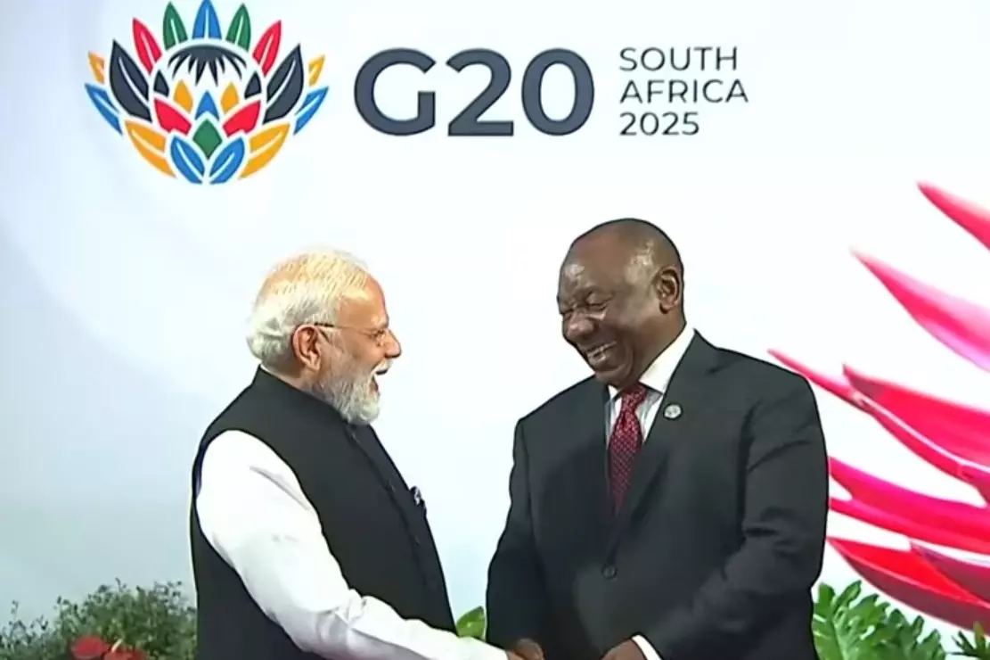 G20 लीडर्स समिट में पहुंचे PM मोदी, SA प्रेसिडेंट ने किया अभिवादन G20 लीडर्स समिट में पहुंचे PM मोदी, SA प्रेसिडेंट ने किया अभिवादन