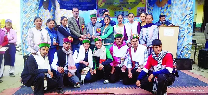 छात्रों ने रंगारंग कार्यक्रम पेश कर बांधा समां छात्रों ने रंगारंग कार्यक्रम पेश कर बांधा समां
