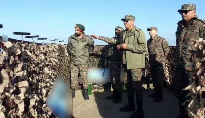 आर्मी कमांडर एनसी ने Poonch में सुरक्षा स्थिति की समीक्षा की आर्मी कमांडर एनसी ने Poonch में सुरक्षा स्थिति की समीक्षा की
