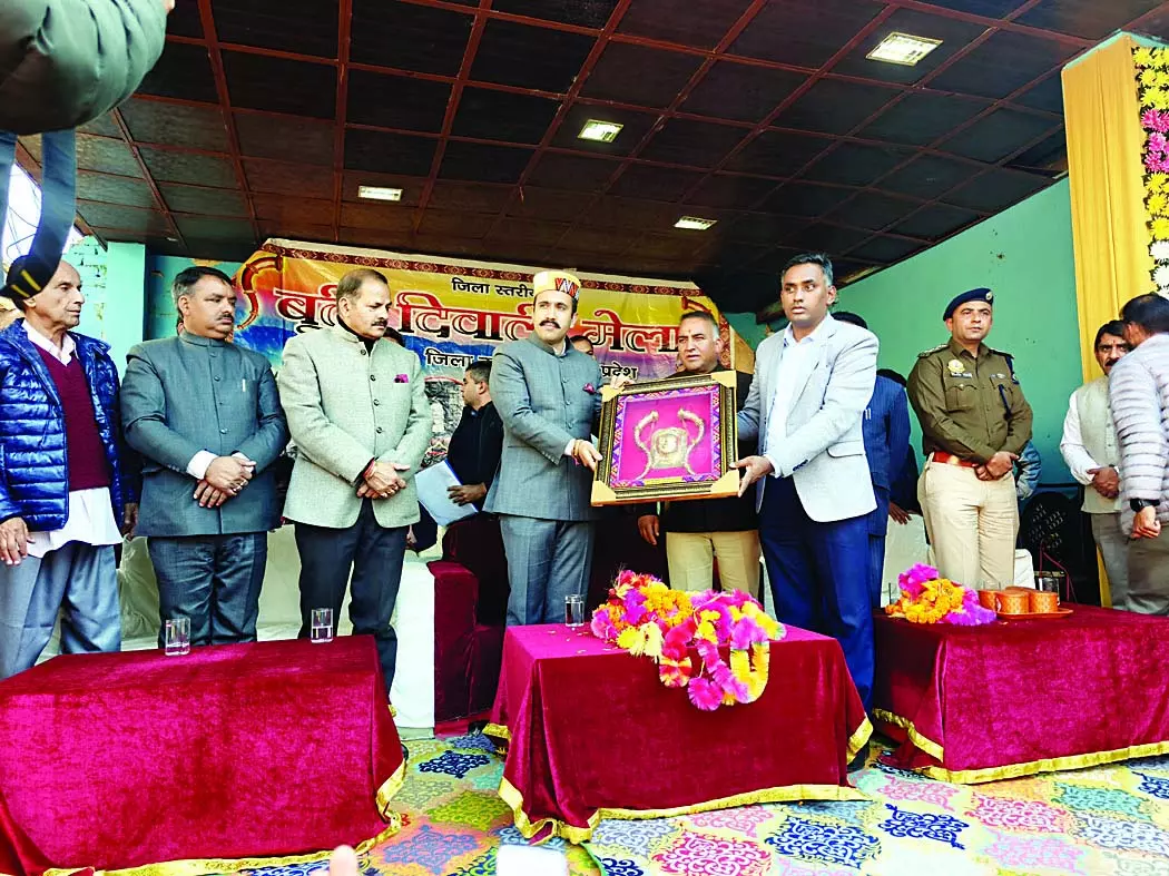 निरमंड-आनी में 306 करोड़ से बनेगी सडक़ें निरमंड-आनी में 306 करोड़ से बनेगी सडक़ें
