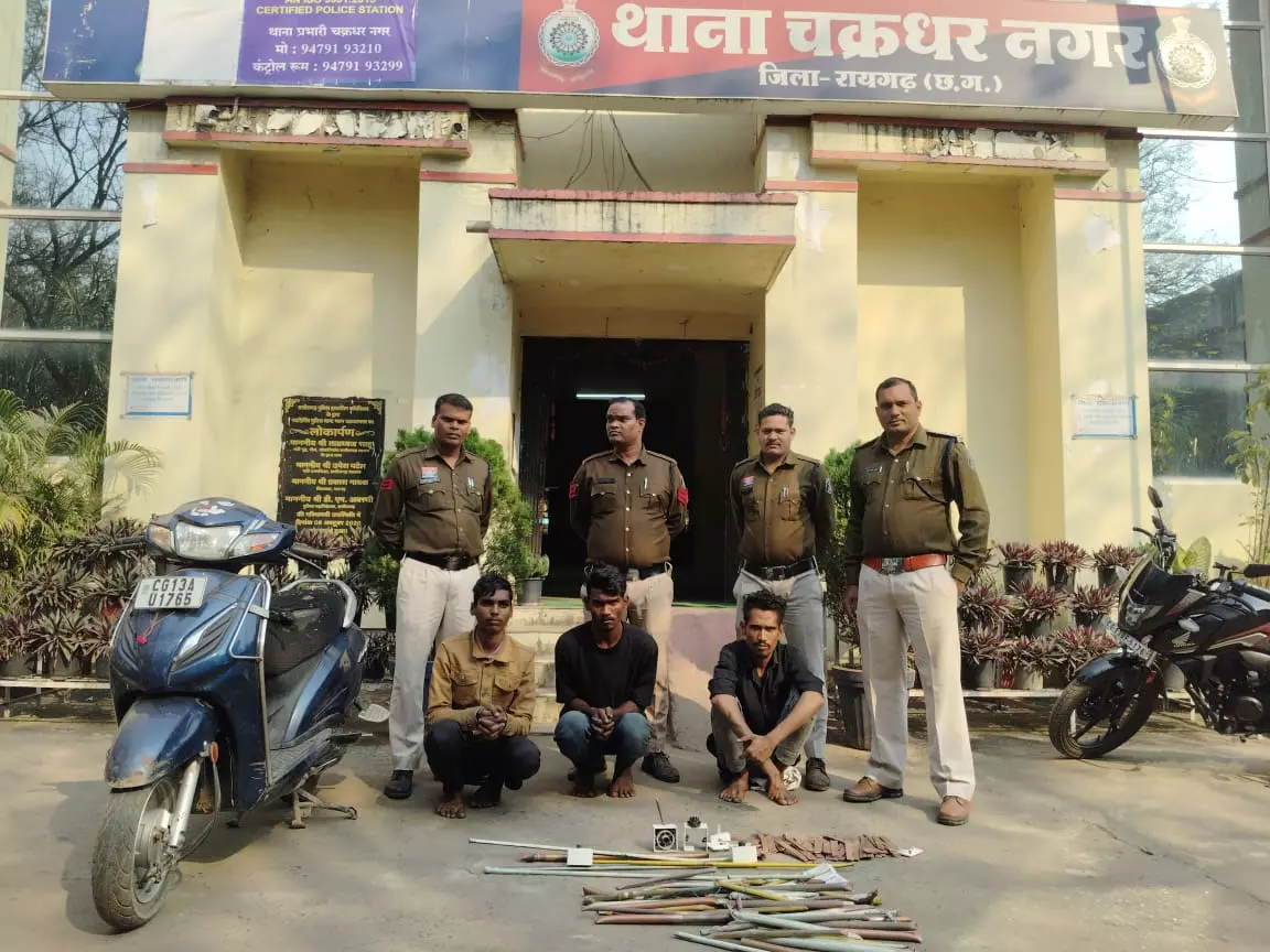निर्माणाधीन अस्पताल से हो रही सिलसिलेवार चोरी का खुलासा, 3 शातिर गिरफ्तार निर्माणाधीन अस्पताल से हो रही सिलसिलेवार चोरी का खुलासा, 3 शातिर गिरफ्तार