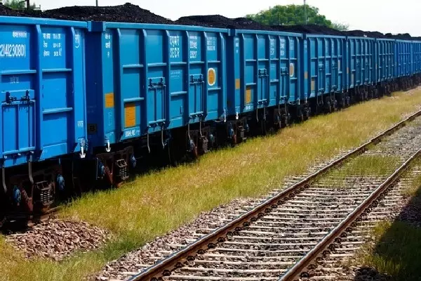 Indian Railways ने FY26 में अब तक 1 बिलियन टन माल ढुलाई का आंकड़ा पार कर लिया Indian Railways ने FY26 में अब तक 1 बिलियन टन माल ढुलाई का आंकड़ा पार कर लिया