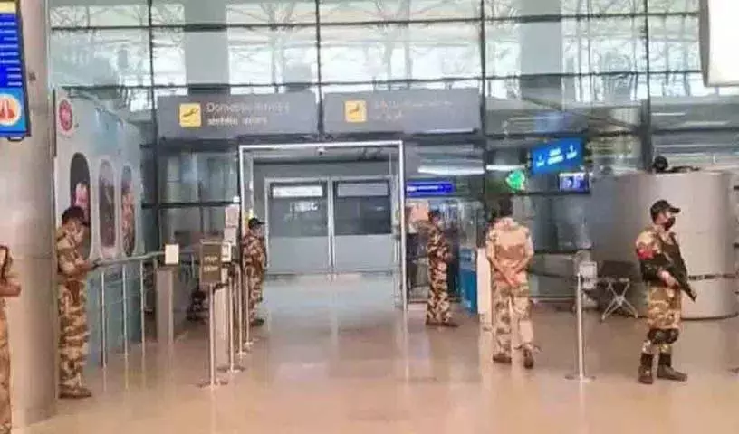 Shamshabad एयरपोर्ट पर फिर बम की धमकी Shamshabad एयरपोर्ट पर फिर बम की धमकी