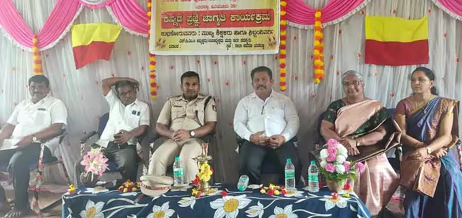 सरकारी स्कूल बंद होने की प्रक्रिया में: D. Dharanendraiah सरकारी स्कूल बंद होने की प्रक्रिया में: D. Dharanendraiah