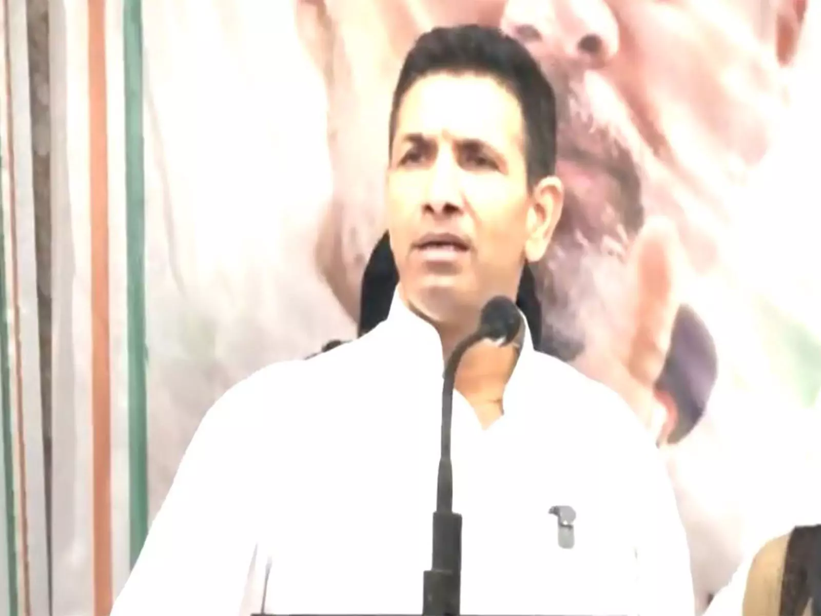 मंजीत घोषी की हिरासत को लेकर MP कांग्रेस अध्यक्ष जीतू पटवारी ने केंद्र पर निशाना साधा मंजीत घोषी की हिरासत को लेकर MP कांग्रेस अध्यक्ष जीतू पटवारी ने केंद्र पर निशाना साधा