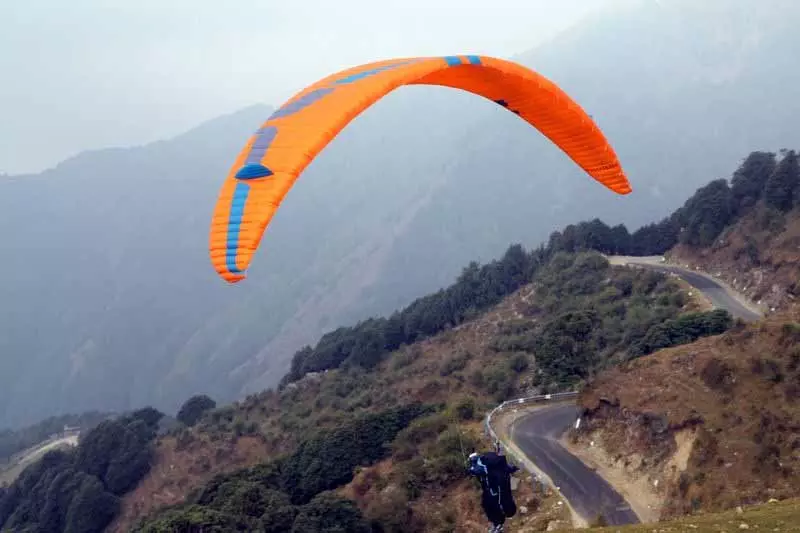 पायलट और तेलंगाना की महिला टूरिस्ट को Dharamshala में चार घंटे की मुश्किल के बाद बचाया गया पायलट और तेलंगाना की महिला टूरिस्ट को Dharamshala में चार घंटे की मुश्किल के बाद बचाया गया