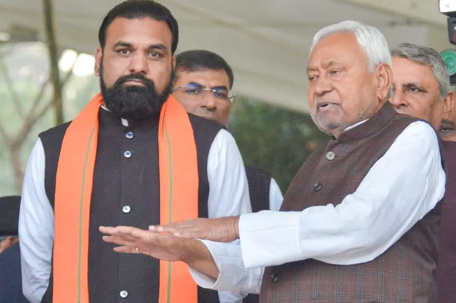 Nitish Kumar की राजनीति पर सवाल, गृह मंत्रालय सौंपे जाने पर विपक्ष ने जताई चिंता Nitish Kumar की राजनीति पर सवाल, गृह मंत्रालय सौंपे जाने पर विपक्ष ने जताई चिंता