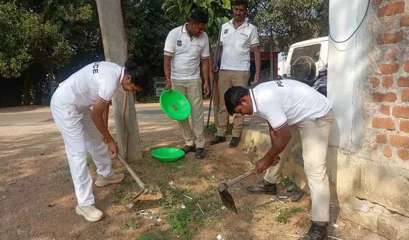 सभी को पर्यावरण की स्वच्छता बनाए रखनी चाहिए: SI Manasa सभी को पर्यावरण की स्वच्छता बनाए रखनी चाहिए: SI Manasa