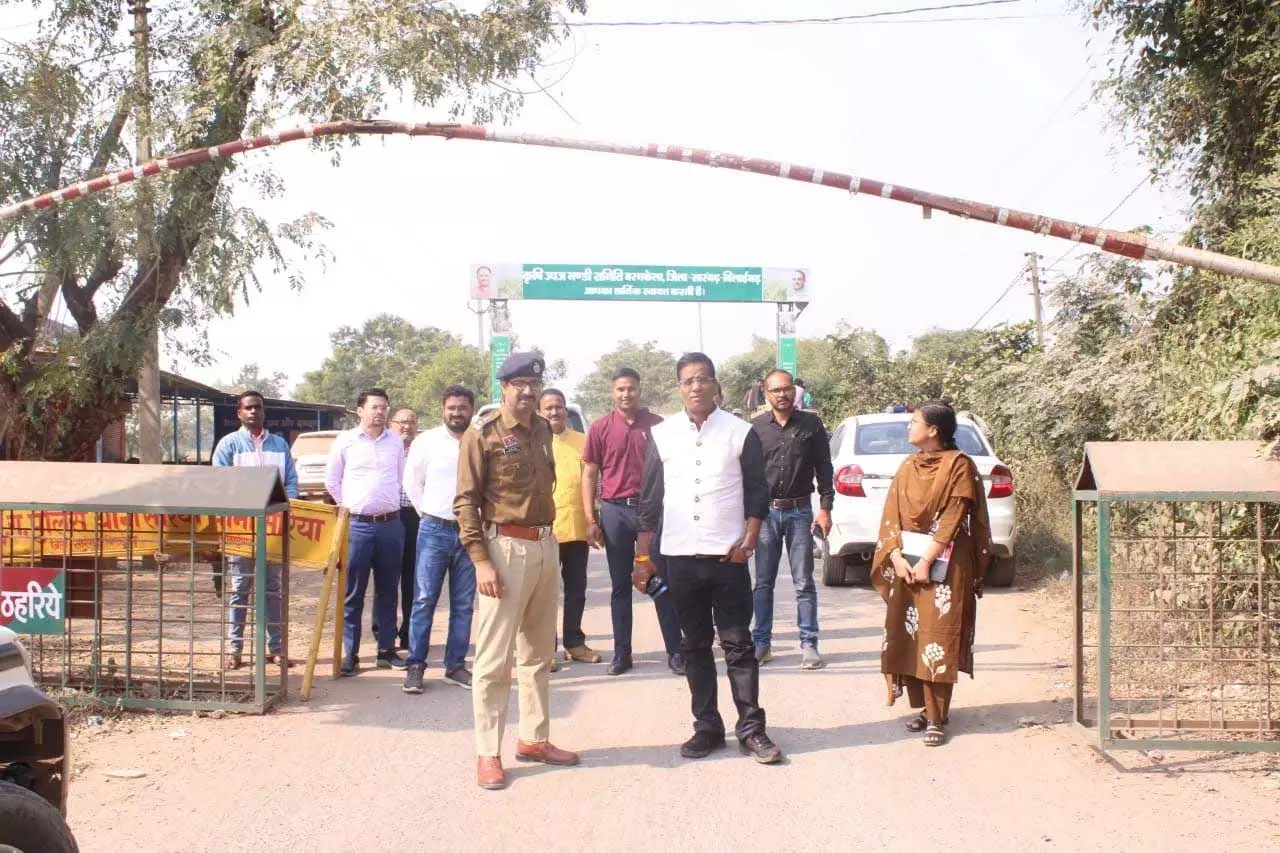 कलेक्टर-SP ने अन्तर्राज्यीय चेक पोस्ट का किया आकस्मिक निरीक्षण कलेक्टर-SP ने अन्तर्राज्यीय चेक पोस्ट का किया आकस्मिक निरीक्षण