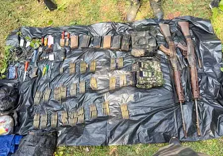 करोडो से ज्यादा के इनामी नक्सलियों ने डाले हथियार, मुख्यधारा में लौटने का फैसला करोडो से ज्यादा के इनामी नक्सलियों ने डाले हथियार, मुख्यधारा में लौटने का फैसला