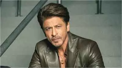 Shah Rukh Khan ने ग्लोबल पीस ऑनर्स 2025 में सैनिकों को सलाम किया, इंसानियत का संदेश दिया Shah Rukh Khan ने ग्लोबल पीस ऑनर्स 2025 में सैनिकों को सलाम किया, इंसानियत का संदेश दिया