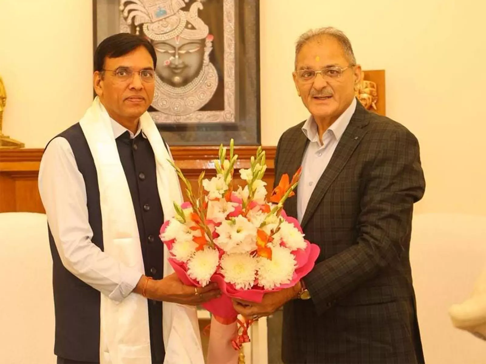 लद्दाख के एलजी कविंदर गुप्ता ने New Delhi में केंद्रीय मंत्री मनसुख मंडाविया से की मुलाकात लद्दाख के एलजी कविंदर गुप्ता ने New Delhi में केंद्रीय मंत्री मनसुख मंडाविया से की मुलाकात