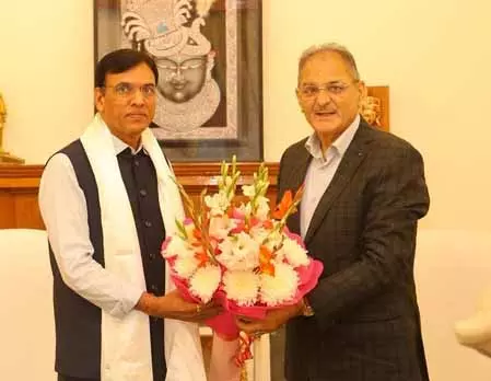 दिल्ली: लद्दाख के उपराज्यपाल ने खेल मंत्री मनसुख मंडाविया से की मुलाकात, सौंपा ज्ञापन दिल्ली: लद्दाख के उपराज्यपाल ने खेल मंत्री मनसुख मंडाविया से की मुलाकात, सौंपा ज्ञापन