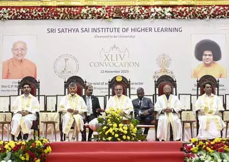 उपराष्ट्रपति राधाकृष्णन ने श्री सत्य साईं उच्च शिक्षा संस्थान के दीक्षांत समारोह में भाग लिया उपराष्ट्रपति राधाकृष्णन ने श्री सत्य साईं उच्च शिक्षा संस्थान के दीक्षांत समारोह में भाग लिया