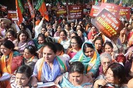 Punjab भाजपा महिला मोर्चा ने ₹1,000 के चुनावी वादे को पूरा न करने पर विरोध प्रदर्शन किया