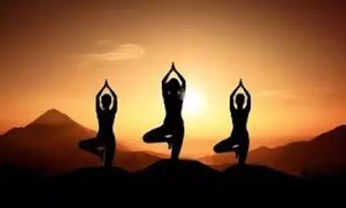 Surya Namaskar: सुबह का सूर्य नमस्कार बदल सकता है जीवन, जानिए इसके धार्मिक लाभ Surya Namaskar: सुबह का सूर्य नमस्कार बदल सकता है जीवन, जानिए इसके धार्मिक लाभ