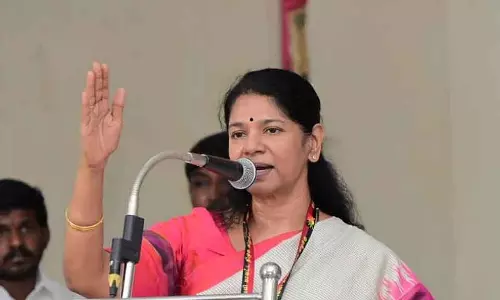 केंद्र सरकार मज़दूरों के ख़िलाफ़ कार्रवाई जारी रखे हुए है: कनिमोझी सांसद ने आरोप लगाया केंद्र सरकार मज़दूरों के ख़िलाफ़ कार्रवाई जारी रखे हुए है: कनिमोझी सांसद ने आरोप लगाया