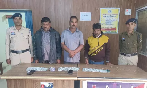 डेढ़ लाख के नकली नोट जब्त, तीन गिरफ्तार डेढ़ लाख के नकली नोट जब्त, तीन गिरफ्तार