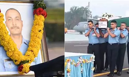 Tejas accident : सुलूर एयर फोर्स बेस पर विंग कमांडर के पार्थिव शरीर को राजकीय सम्मान दिया गया Tejas accident : सुलूर एयर फोर्स बेस पर विंग कमांडर के पार्थिव शरीर को राजकीय सम्मान दिया गया