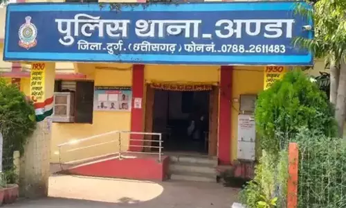 यात्री प्रतीक्षालय में गांजा तस्कर गिरफ्तार, ट्रॉली बैग से गांजा जब्त यात्री प्रतीक्षालय में गांजा तस्कर गिरफ्तार, ट्रॉली बैग से गांजा जब्त
