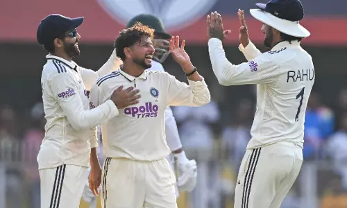 2nd Test: कुलदीप ने तीन विकेट लिए, भारत ने साउथ अफ्रीका को 247/6 पर रोका