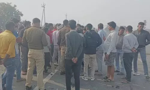 कार की टक्कर से बाइक सवार की मौत, जांच में जुटी पुलिस कार की टक्कर से बाइक सवार की मौत, जांच में जुटी पुलिस