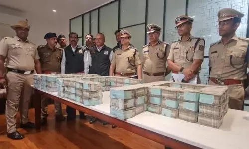 Bengaluru में कैश वैन डकैती का मामला, पुलिस ने बरामद किया भारी राशि Bengaluru में कैश वैन डकैती का मामला, पुलिस ने बरामद किया भारी राशि