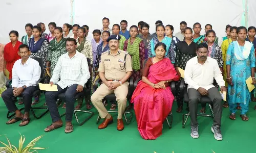 Telangana के DGP के सामने 37 माओवादियों ने सरेंडर किया