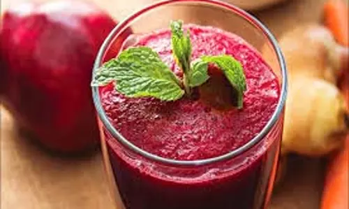 Beetroot Apple Juice: सर्दियों में रोज पिएं सेब और चुकंदर का जूस,मिलेंगे ढ़ेर सारे फायदे Beetroot Apple Juice: सर्दियों में रोज पिएं सेब और चुकंदर का जूस,मिलेंगे ढ़ेर सारे फायदे
